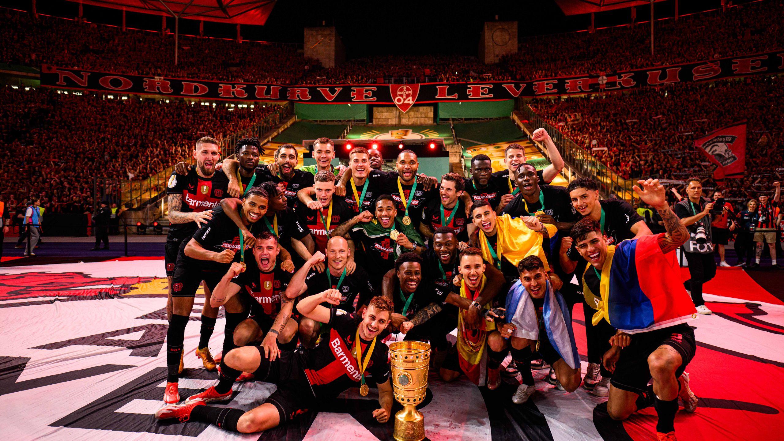 Bild der gesamten Mannschaft von Bayer Leverkusen beim DFB-Pokalfinale 2024